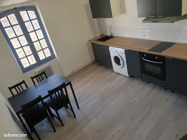 T2 Meublé Duplex 32 m² - 480 C.C. - Place du Marché 