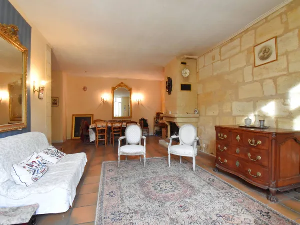 Vends Maison pierre, 3 chambres, bureau, studio, garage, cave 