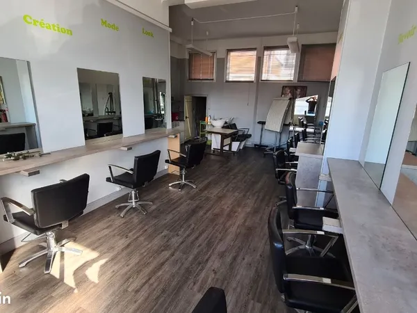 Local tous commerces coiffeur 