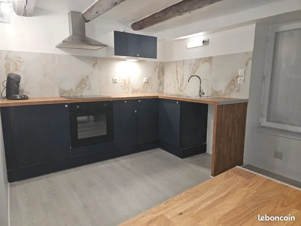 Superbe F2 de 79 m² - lumineux, rénové et plein de charme 