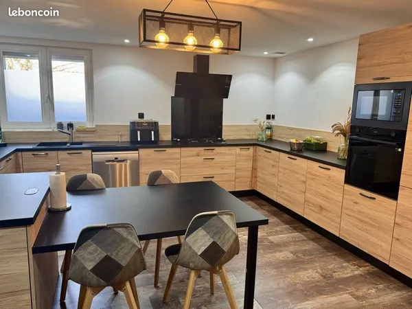 MAISON FAMILIALE DE 183m2 
