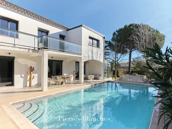 Villa 5 pièces 220 m² 
