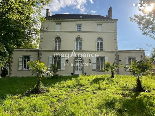 Propriété 11 pièces 252 m² 