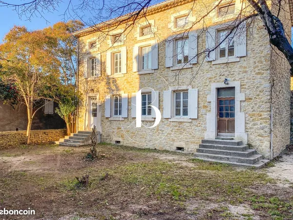 Propriété 6 pièces 240 m² 