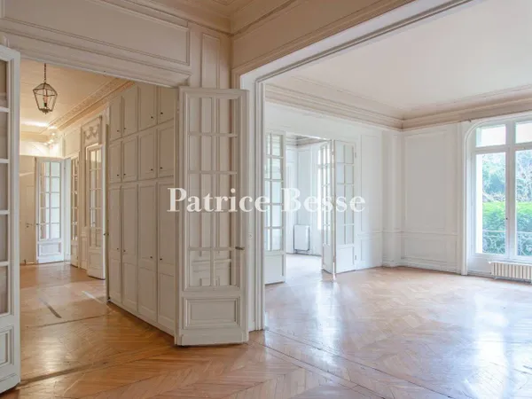 Appartement 5 pièces 210 m² 