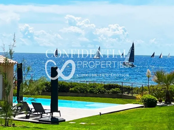 Belle villa pieds dans l'eau - 83380 LES ISSAMBRES 