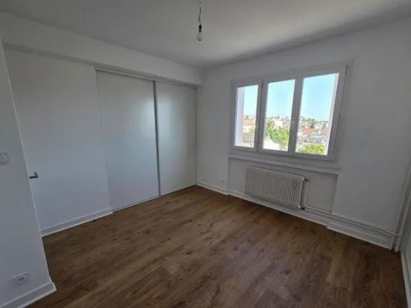 Appartement avec balcon refait à neuf avec vue 