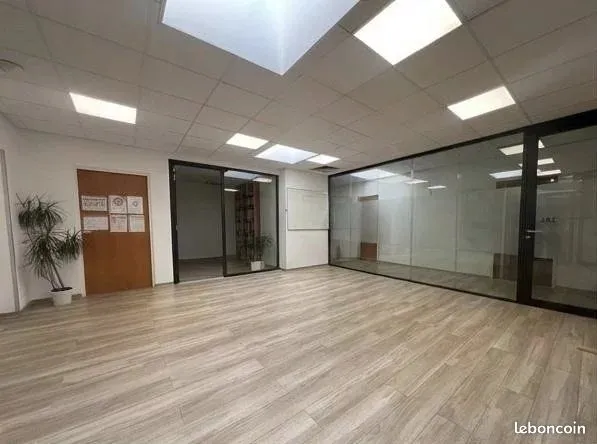 Bureaux 212 m² Nîmes 