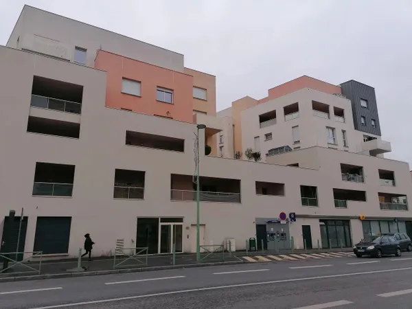 AULNAY SOUS BOIS ROSE DES VENTS T4 AVEC TERRASSE ET PARKING 