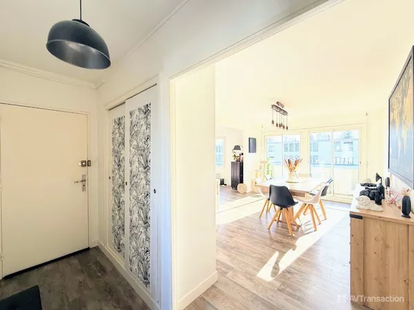 T3 lumineux de 85 m² entièrement rénové, à 2 pas du centre 