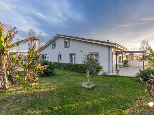 Maison 7 pièces 265 m² 