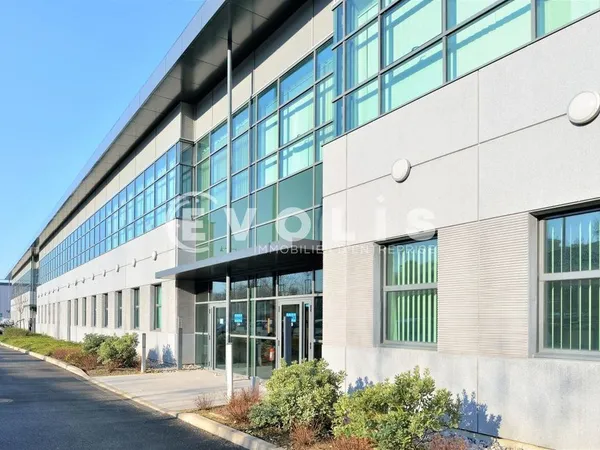 Bureaux - A LOUER - 435 m² divisibles à partir de 210 m² 