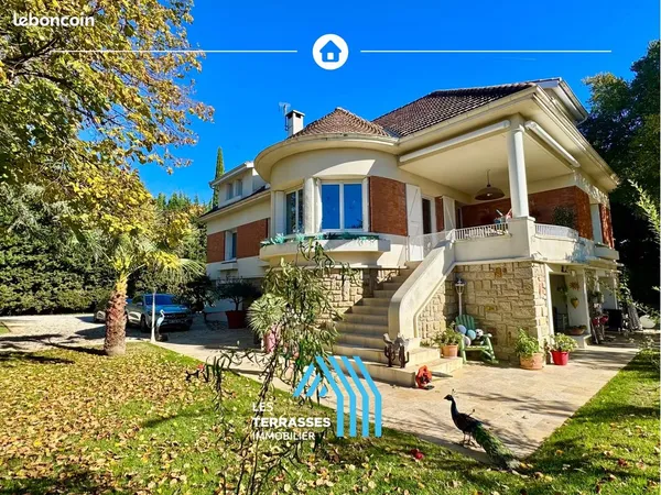 Maison 9 pièces 280 m² 