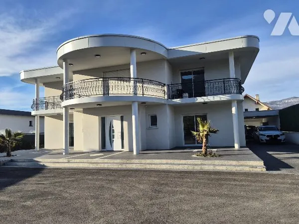Maison 7 pièces 276 m² 