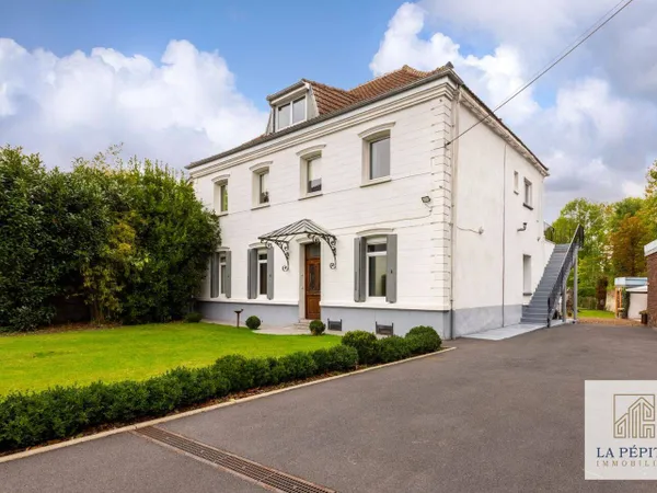Maison 7 pièces 274 m² 