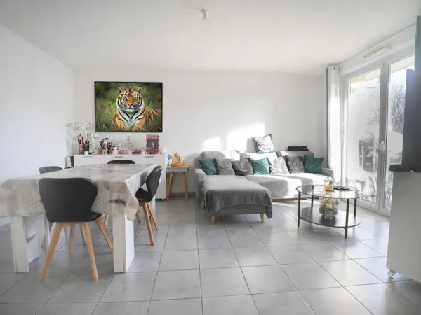 INVESTISSEMENT LOCATIF - T2 45m2 + 2 PARKINGS - LOUÉ 