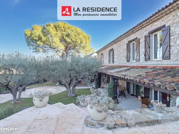 Maison 7 pièces 217 m² 