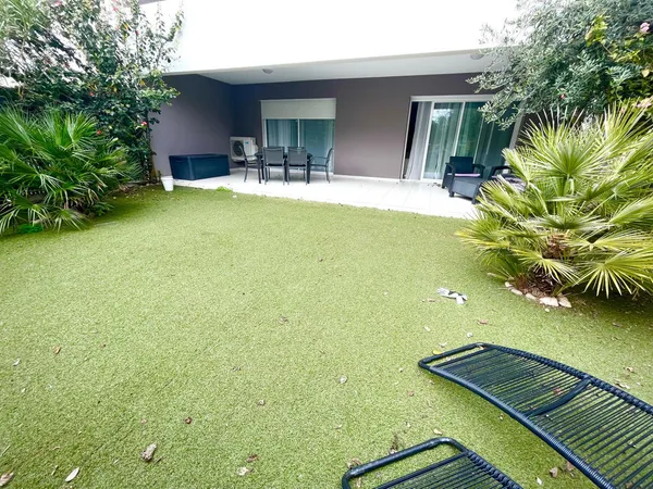 Location non meublée à l'année T3 avec terrasse et jardin 