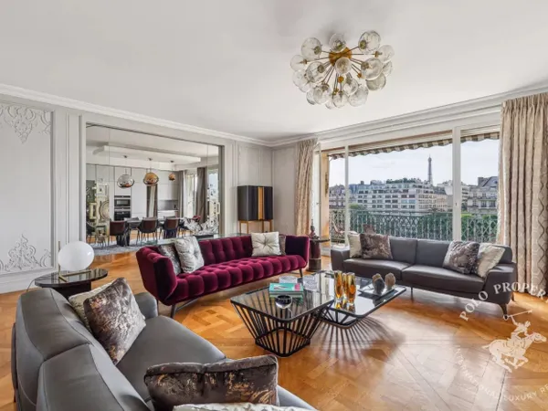 Etage élevé avec balcon - Avenue Foch 