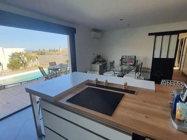 Maison plain pied avec jardin et piscine 