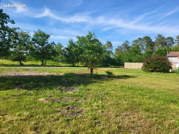 Terrain 628 m² Salles 