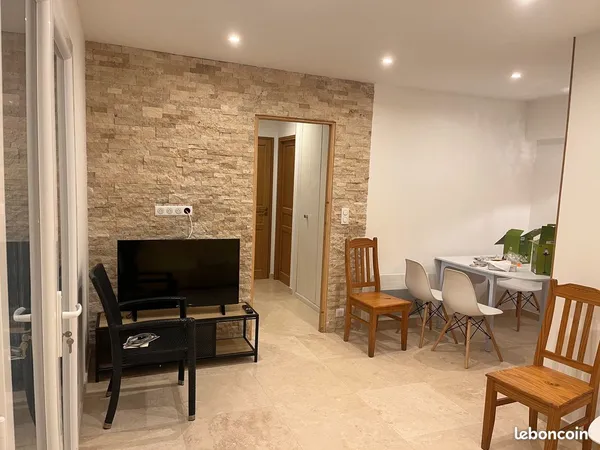 Appartement meublé, rénové avec jardinet et terrasse 