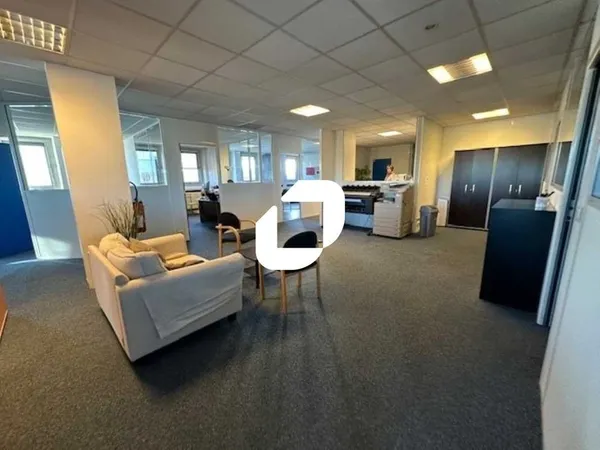 Bureaux - A LOUER - 588 m² divisibles à partir de 14 m² 