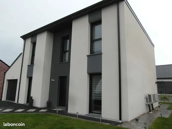 Maison cubique récente 2023 
