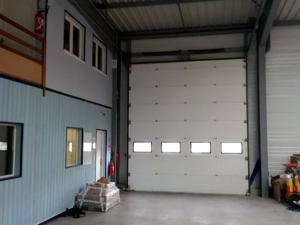 Local d'activité 325 m² 