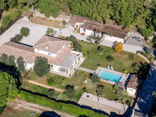 Villa 4 pièces 192 m² 