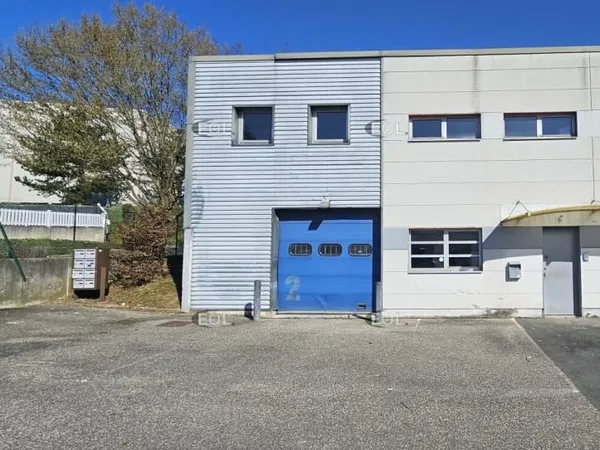 Local d'activité 376 m² 