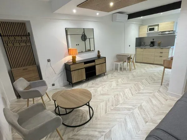 Location Grand studio 27,5m2 La Garde refait à neuf 