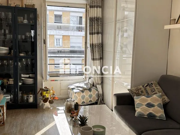 Quartier Commerce, studio, clair, calme et lumineux 