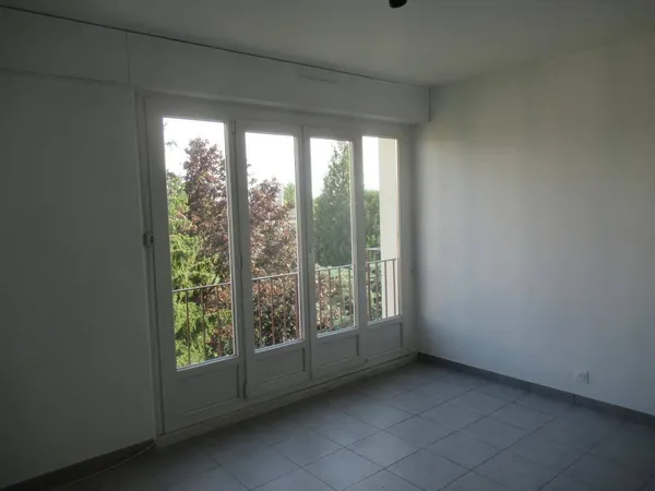 Studio 1 pièce 27 m² 