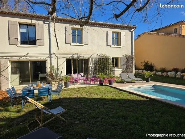 Mas 5 pièces 136 m² 