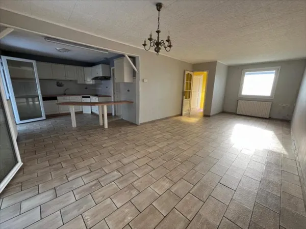 A VENDRE CARNIN, MAISON IND 4/5 CHAMBRES GARAGE JARDIN