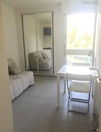 Studio 1 pièce 15 m² 