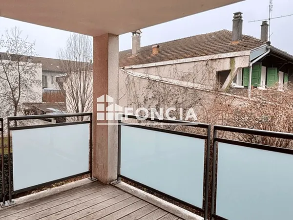 Appartement 3 pièces 71m2 avec deux stationnements 
