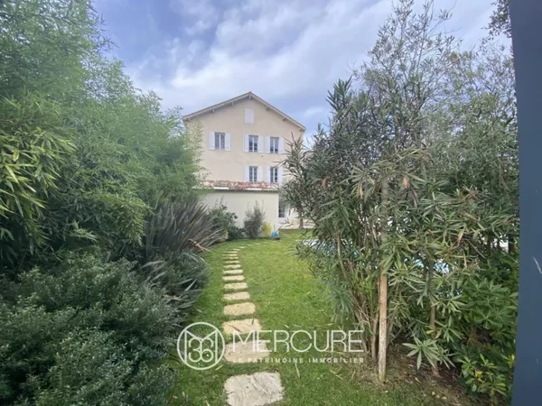 AGEN - TRES BELLE MAISON AU COEUR DE VILLE 