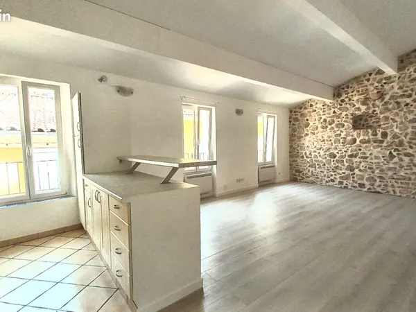 Appartement rénové 3 pièces centre Sanary au calme 