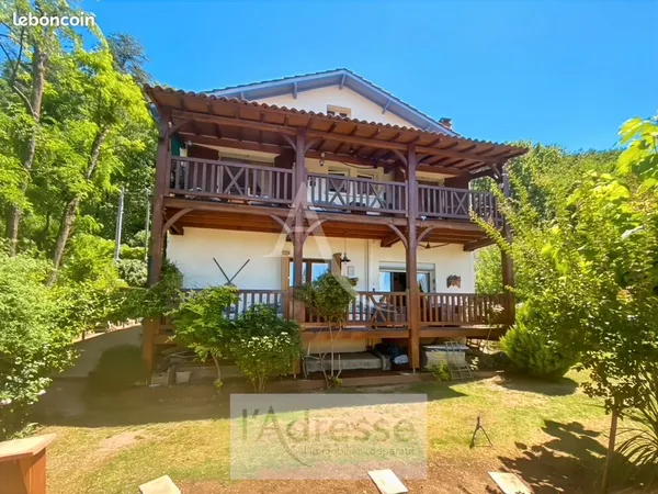 Propriété 8 pièces 198 m² 