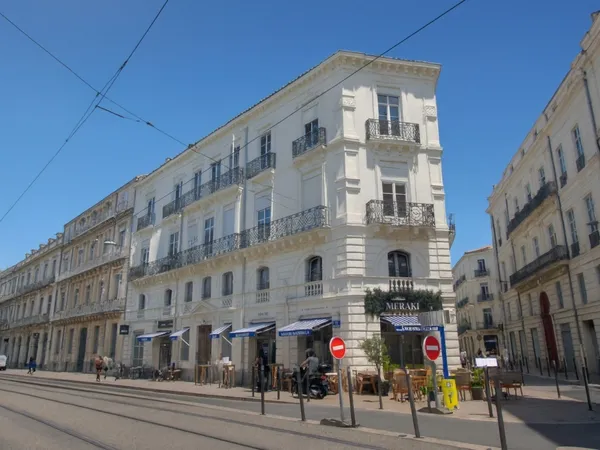 SUPERBE APPARTEMENT T2 EN PLEIN CENTRE VILLE ENTIEREMENT RENOVE 