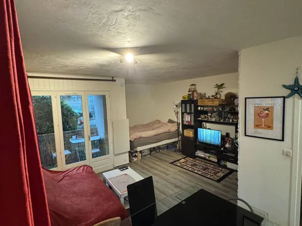 Studio 1 pièce 33 m² 