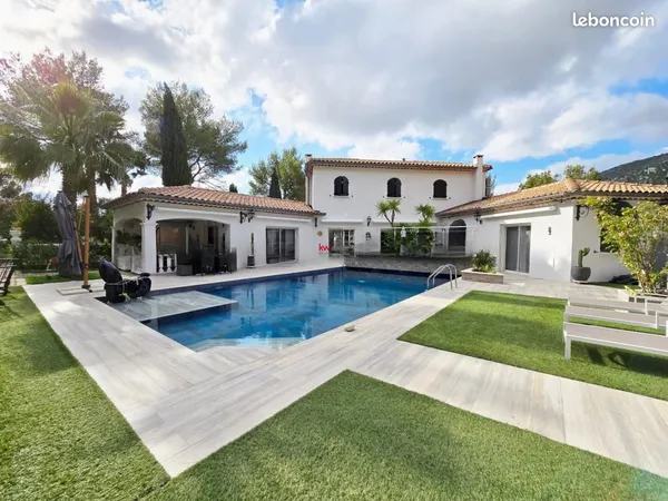 Villa 4 pièces 295 m² 