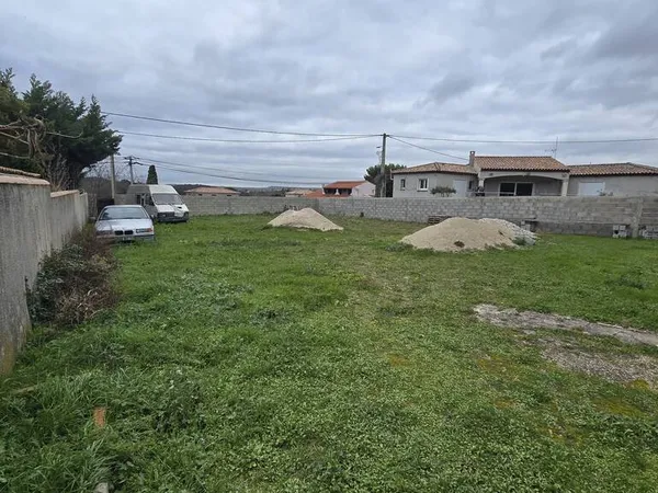 Terrain 636 m² 