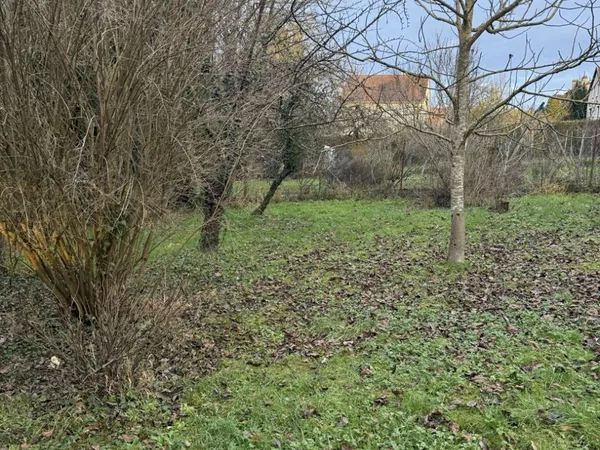 Terrain à bâtir de 658 m² à COMBS-LA-VILLE (77) 