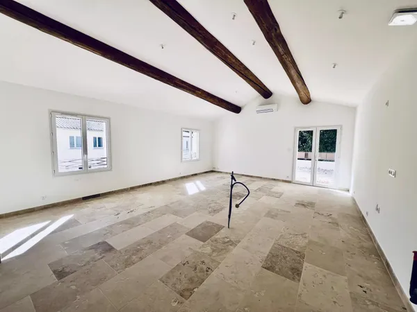Grand appartement T3 avec terrasse 