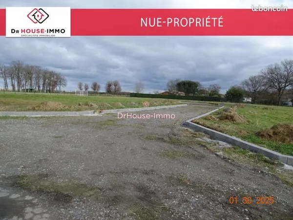 Terrain 900 m² 