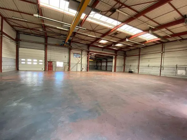 Local d'activité 1162 m² 