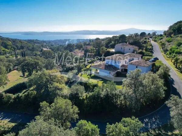 Villa provençale avec vue exceptionnelle sur St.Tropez 